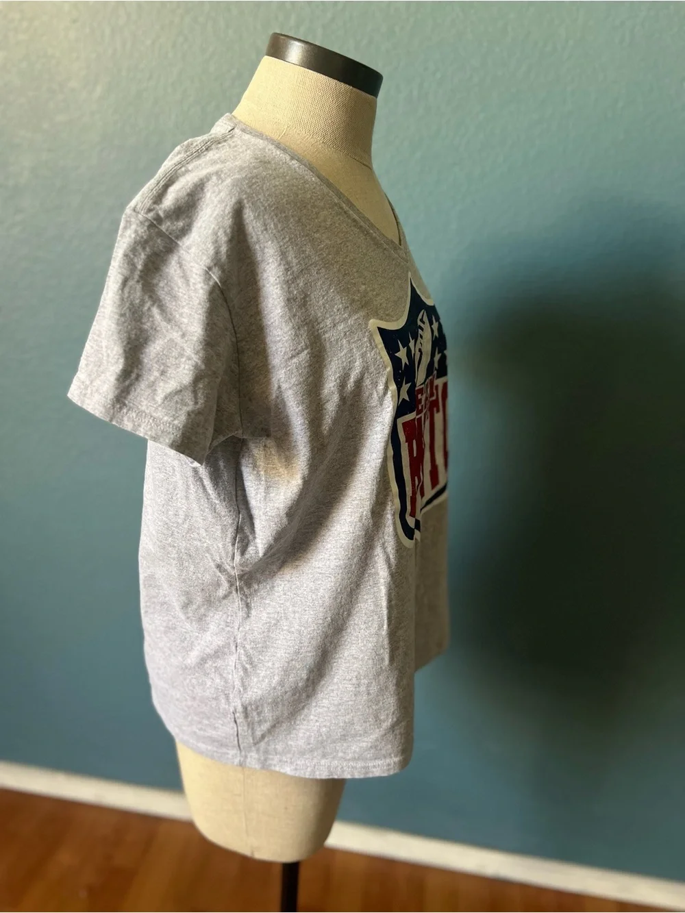 Team Benito Graphic V-Neck Women’s Tee- Heather‎ Gray logo football shirt